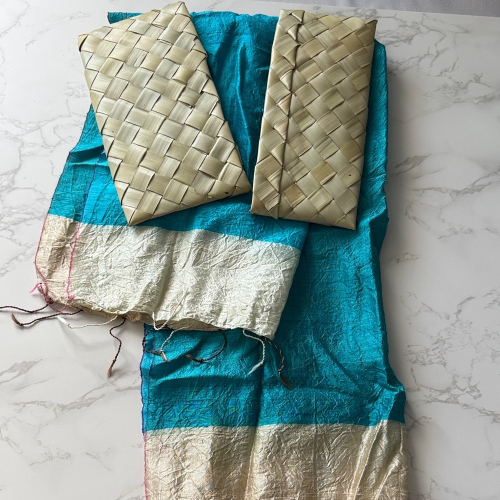 bamboo scarf (case included)